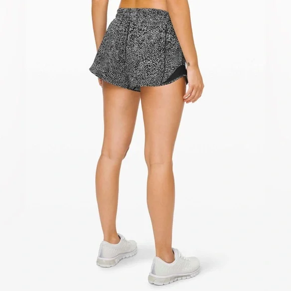 Lululemon Hotty Hot Short II 2.5" in Polar Shift Inverse Alpine White Black 10 - Picture 3 of 14